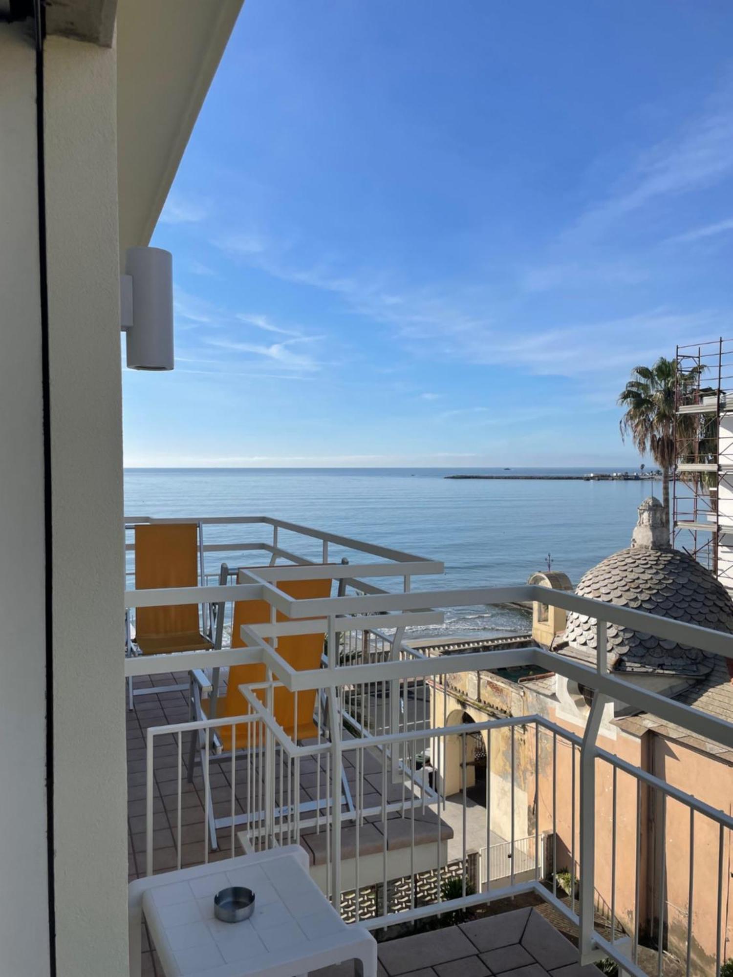 Hotel Miramare 迪亚诺马里纳 外观 照片