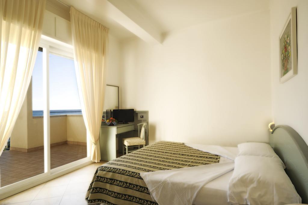 Hotel Miramare 迪亚诺马里纳 外观 照片