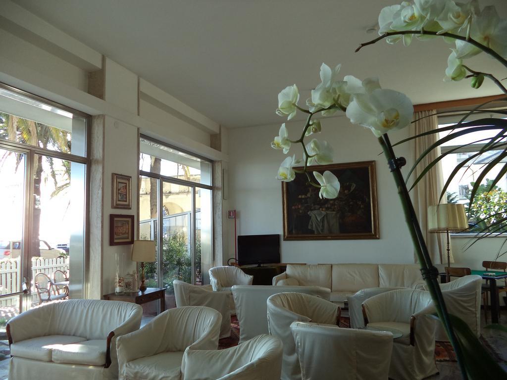 Hotel Miramare 迪亚诺马里纳 外观 照片